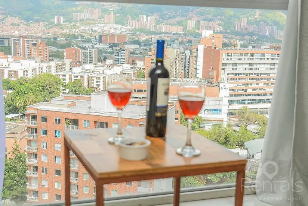 Charming Decor & Stunning Views Green Poblado Medellín Appartamento
